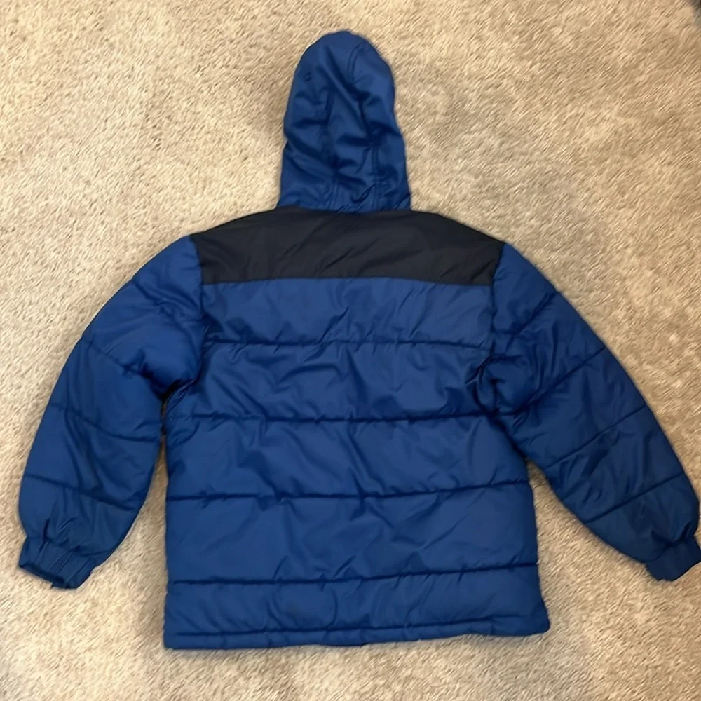 Old Navy SZ L10-12 navy/bla puffer. Zip front w/hood. Adjustable sleeve opening